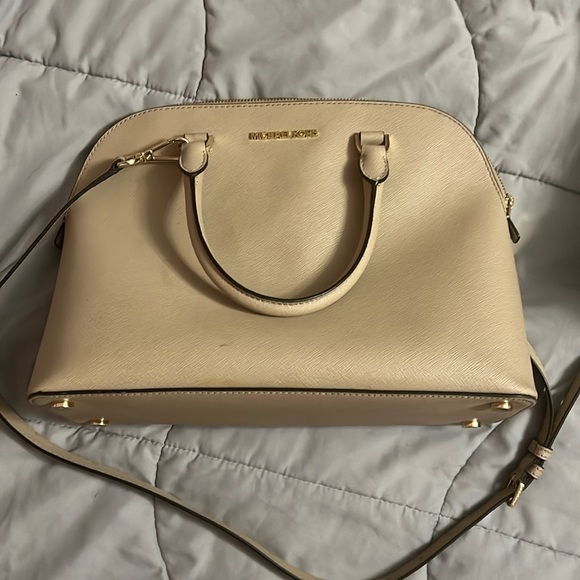 Gently used, in great condition. - Picture 1 of 3